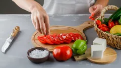 Varför du bara ska salta tomater precis före servering: Regeln som förändrar salladens smak